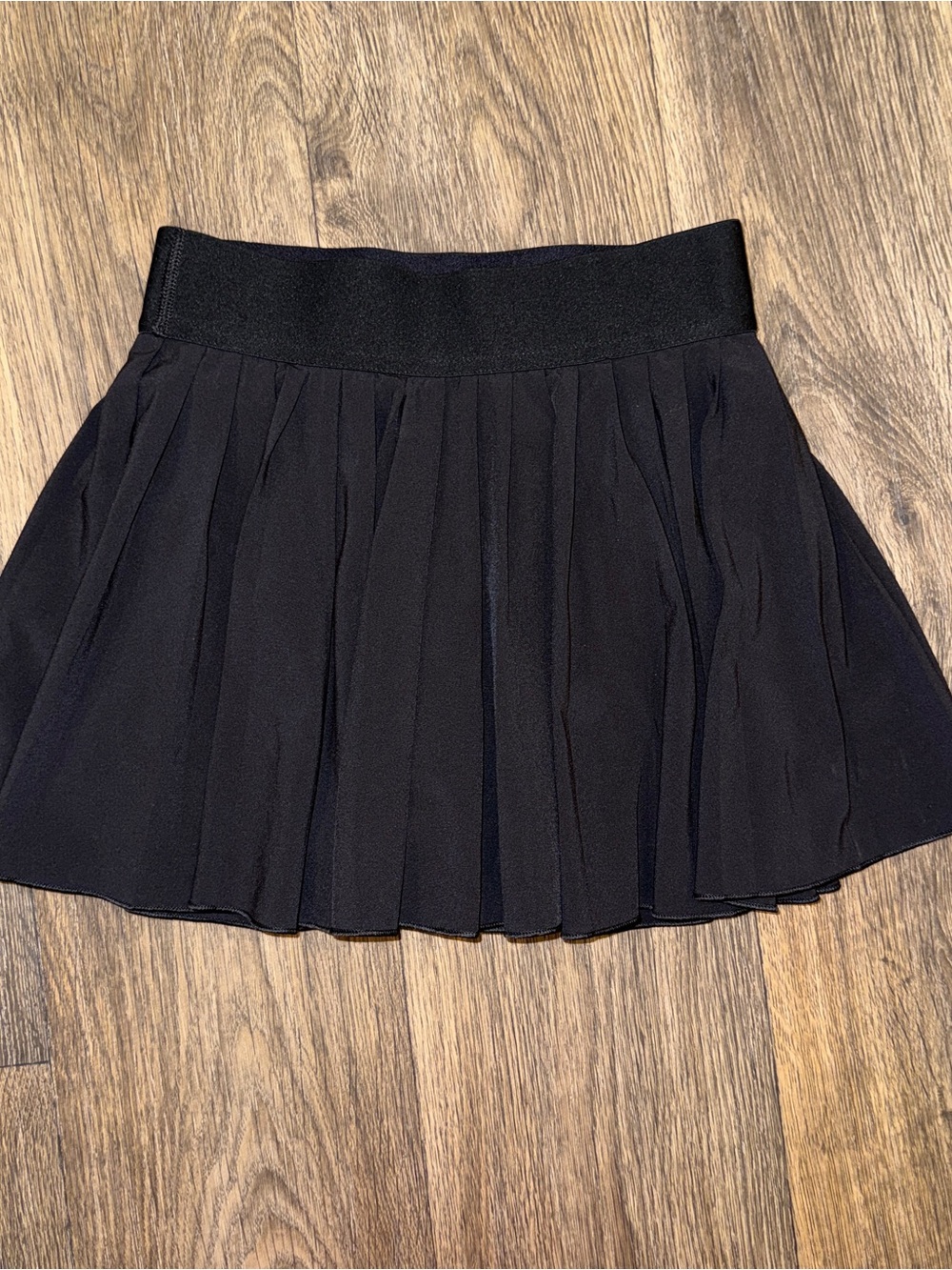 tna aritzia black pleated skort – built in shorts